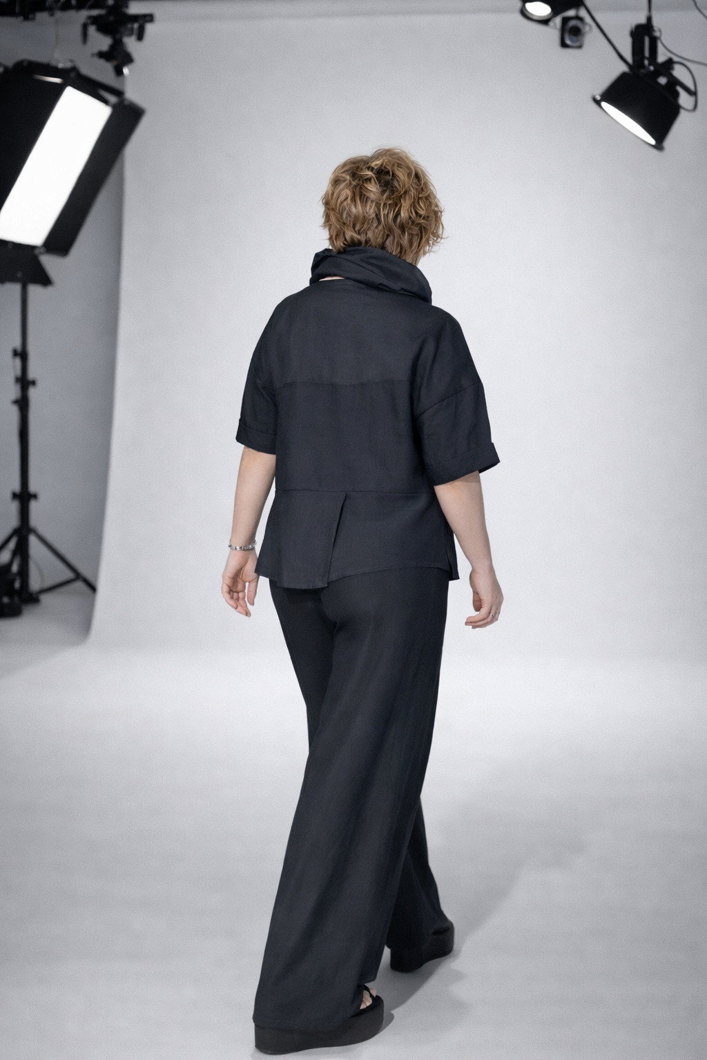 Костюм Erik Laffero черн лён квадрат