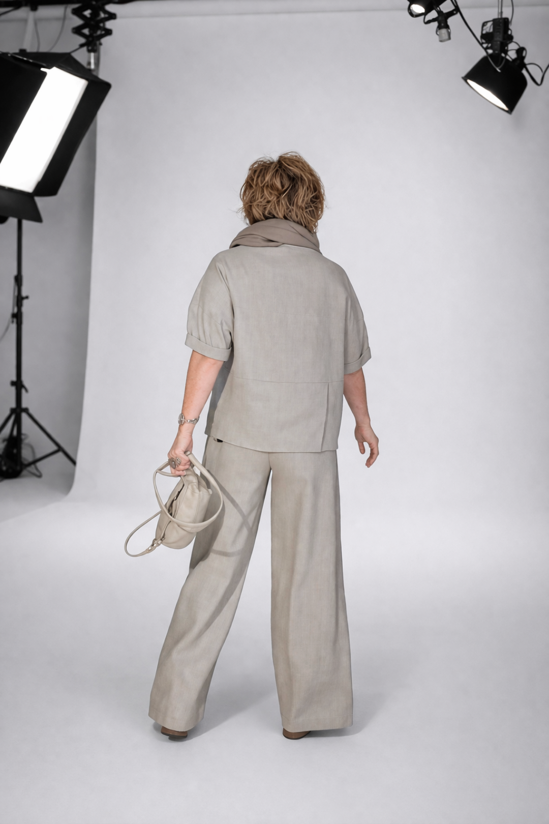 Костюм  Erik Laffero беж лён квадрат