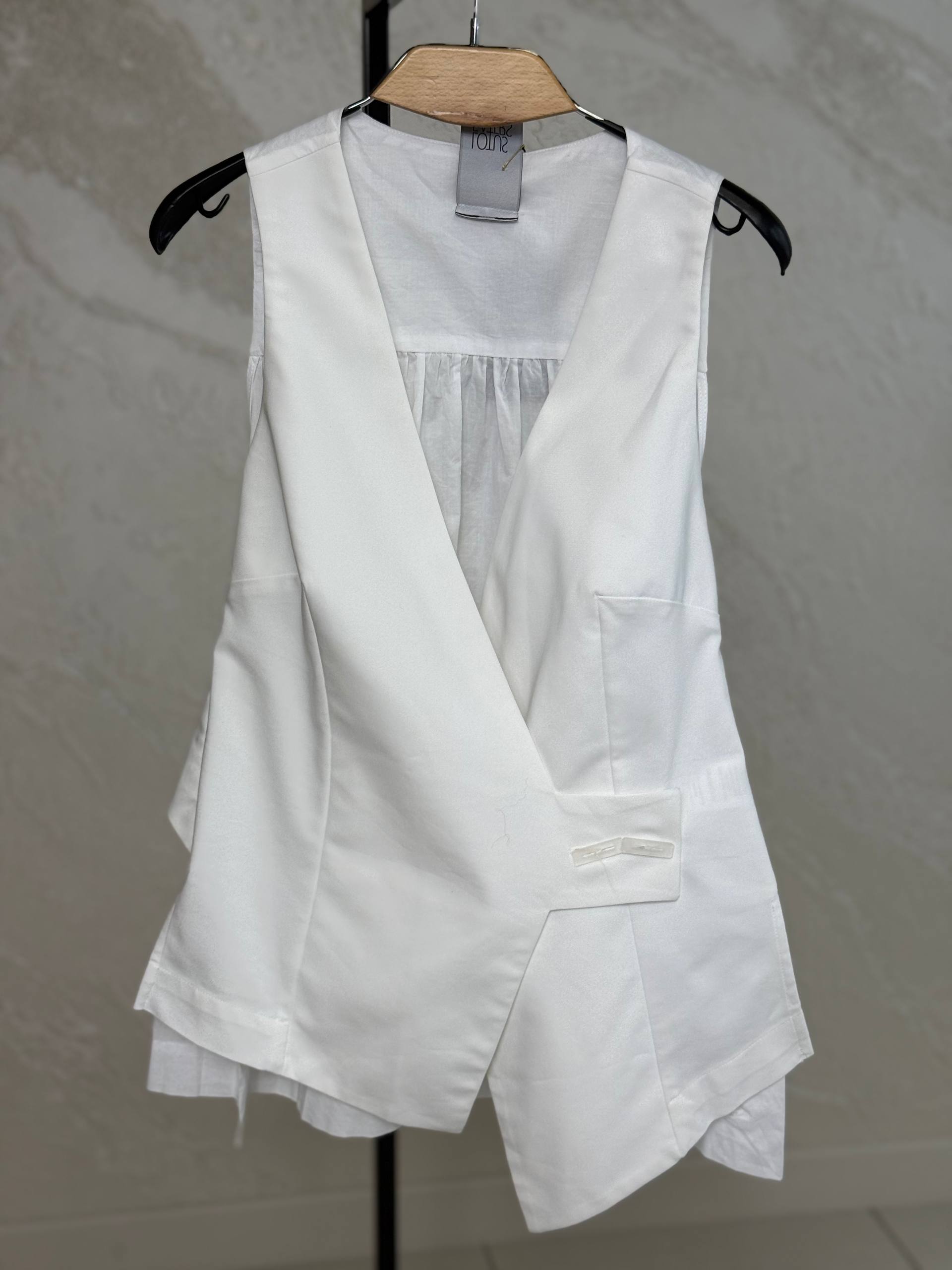 Жилет белый Lotus